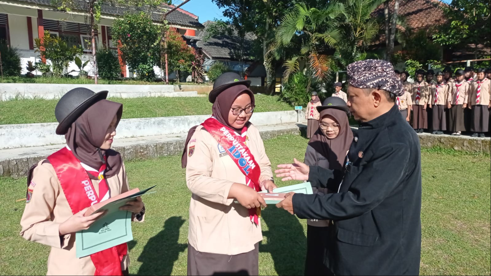 Peringati Hardiknas, Siswa Berkualitas & Berintegritas Diganjar sebagai Perpustakaan Idol